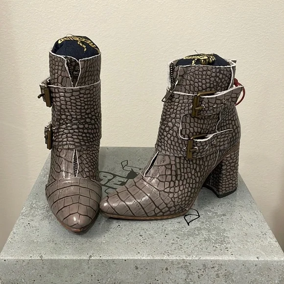 Freebird by Steven Shoes Freebird By Steven Joey Stone Croco